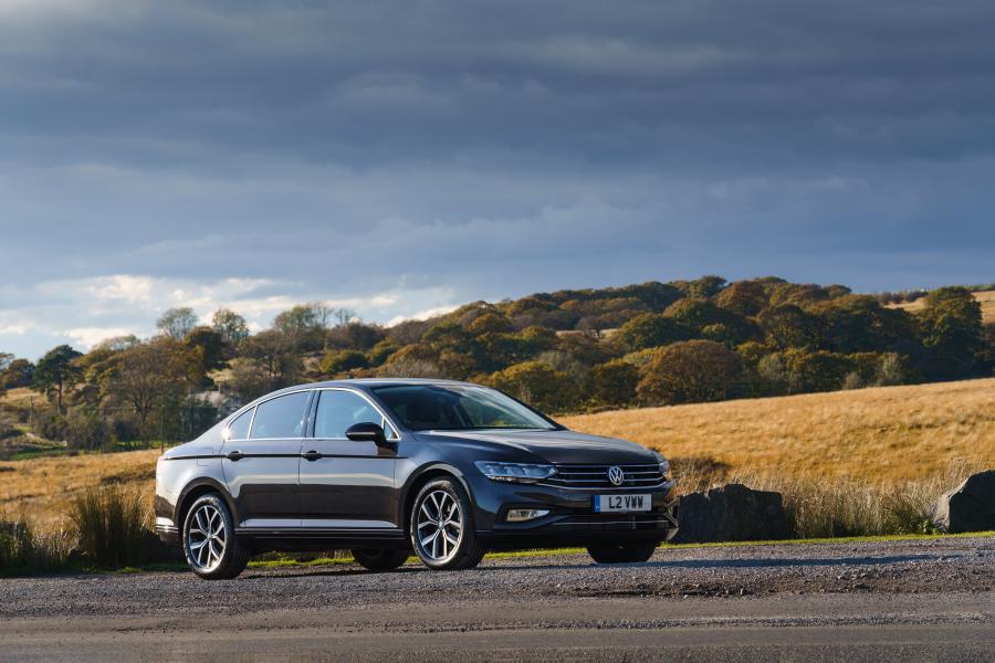  Volkswagen Passat SEL (B8) 2019 года  (UK) (фото 1 из 24)